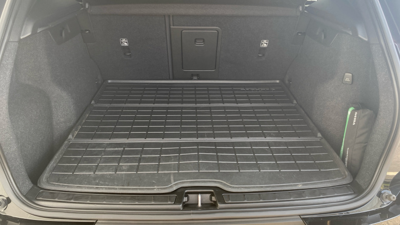 Volvo Xc40 2.0 B4P Plus Dark 5dr AWD Auto Petrol Estate